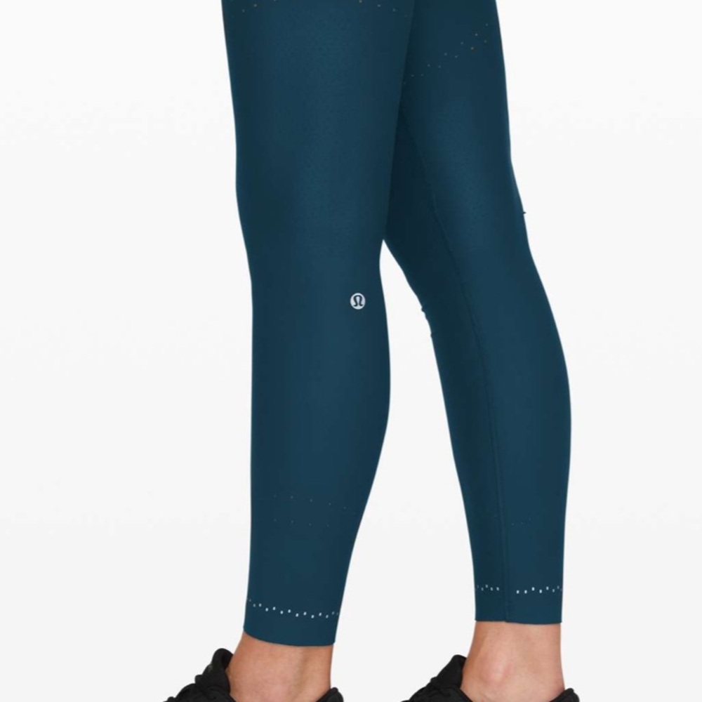 Lululemon zoned in tight